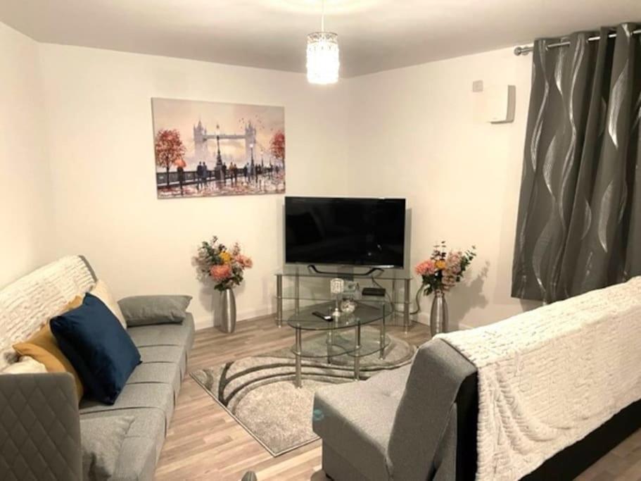 Supreme - 1 Bedroom Apart Sleeps 4 Short/Long Stay Gillingham  Exterior photo