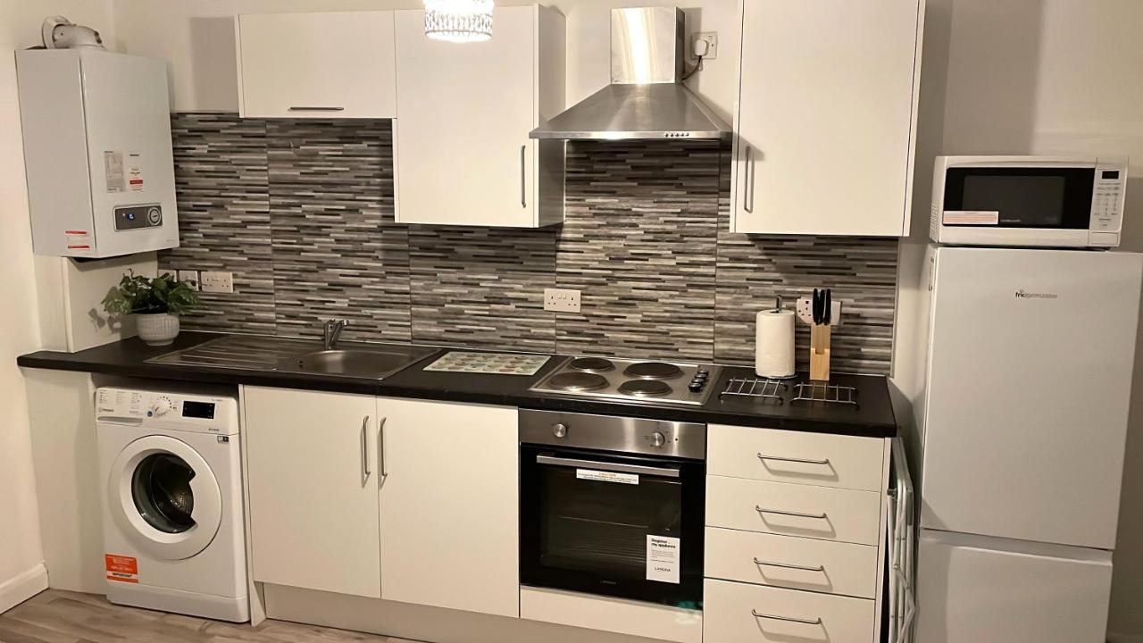 Supreme - 1 Bedroom Apart Sleeps 4 Short/Long Stay Gillingham  Exterior photo