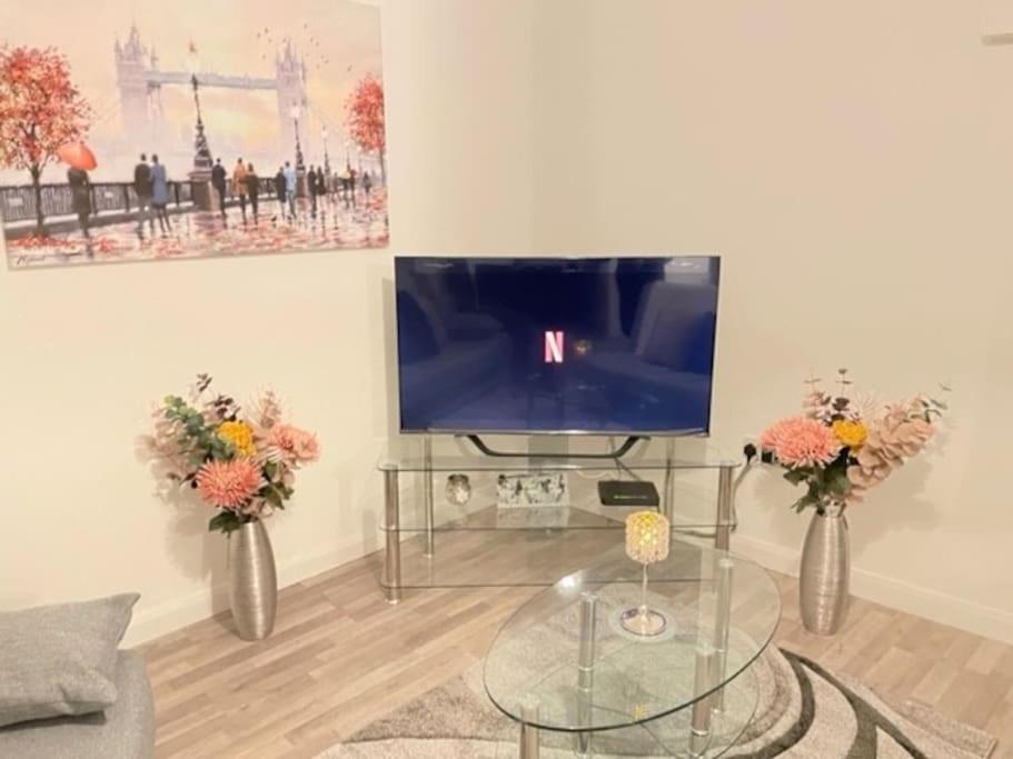 Supreme - 1 Bedroom Apart Sleeps 4 Short/Long Stay Gillingham  Exterior photo
