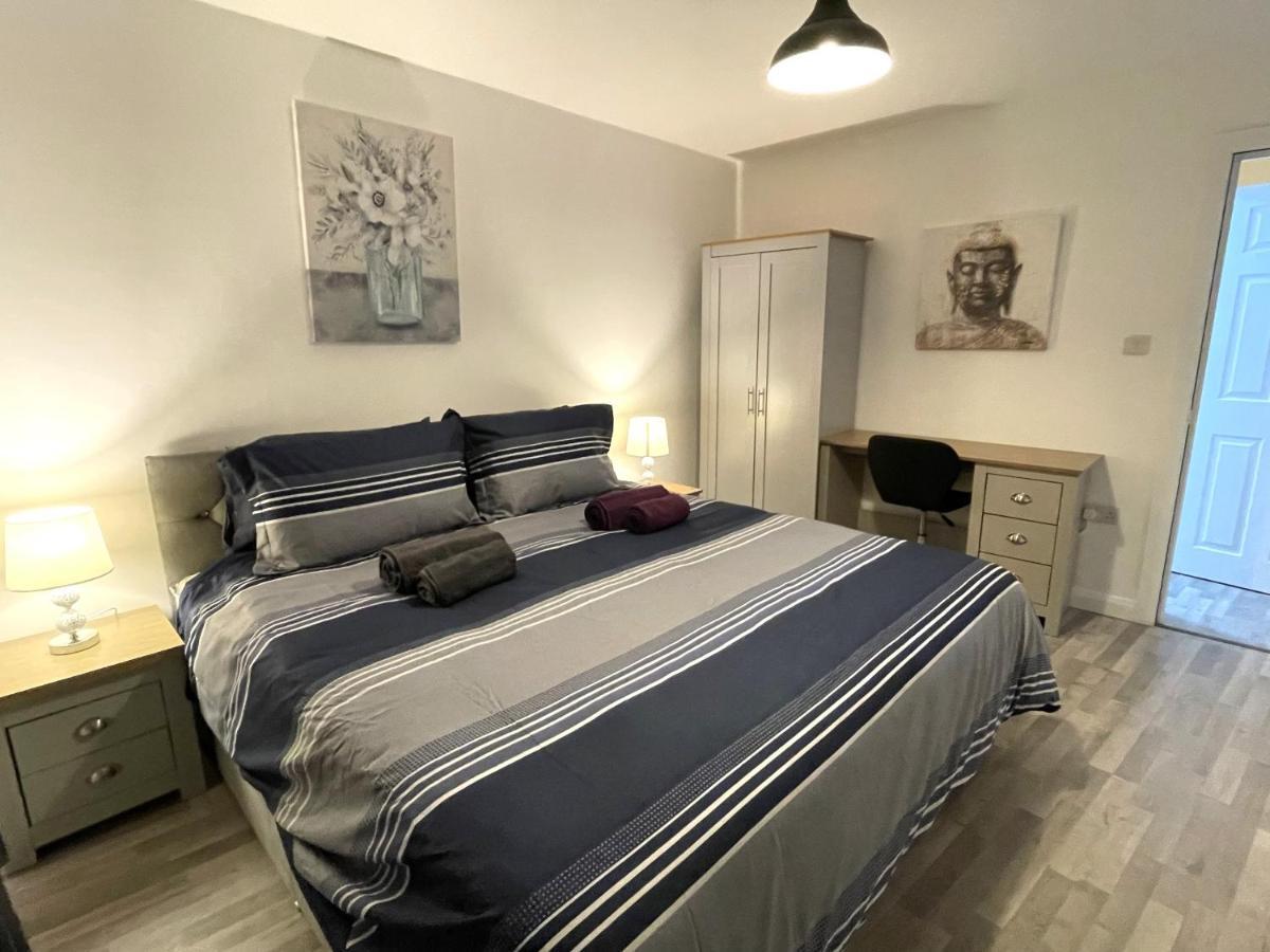 Supreme - 1 Bedroom Apart Sleeps 4 Short/Long Stay Gillingham  Exterior photo