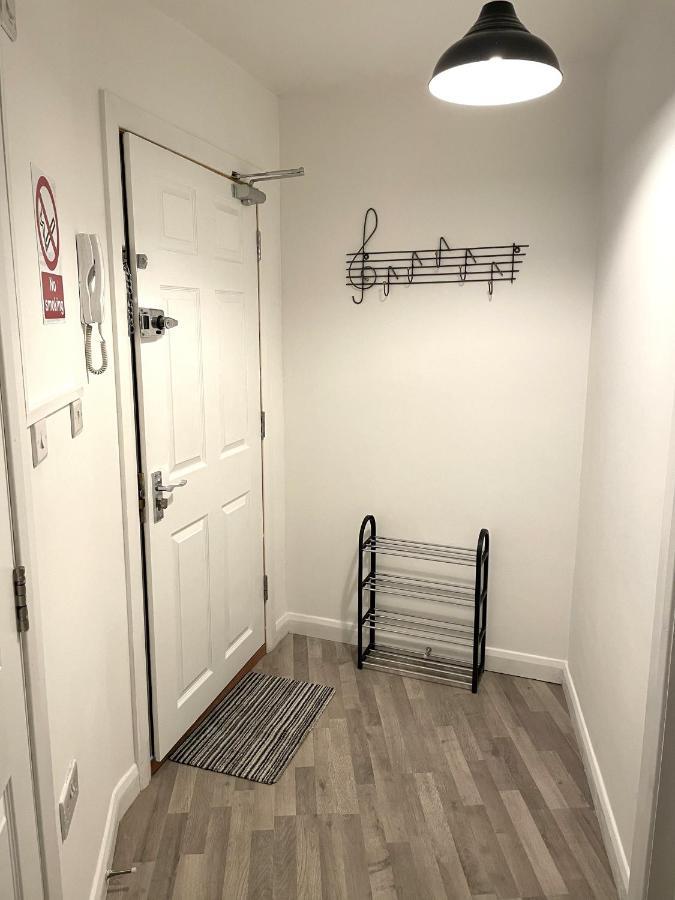 Supreme - 1 Bedroom Apart Sleeps 4 Short/Long Stay Gillingham  Exterior photo