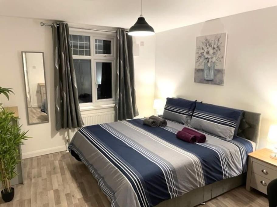 Supreme - 1 Bedroom Apart Sleeps 4 Short/Long Stay Gillingham  Exterior photo