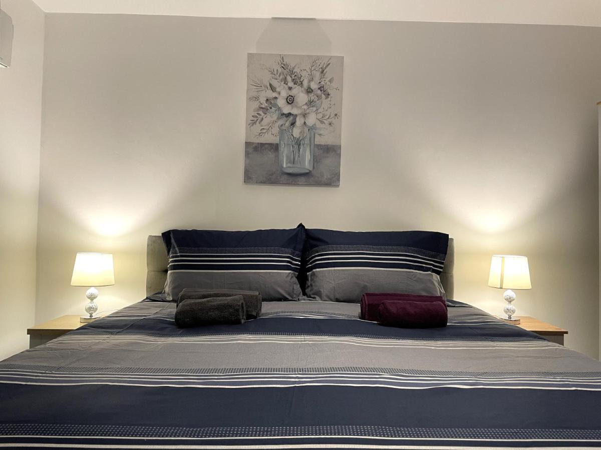 Supreme - 1 Bedroom Apart Sleeps 4 Short/Long Stay Gillingham  Exterior photo