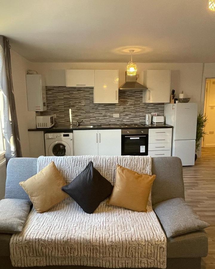 Supreme - 1 Bedroom Apart Sleeps 4 Short/Long Stay Gillingham  Exterior photo