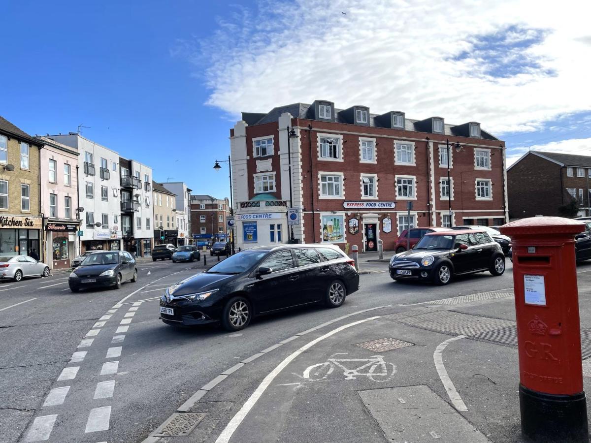 Supreme - 1 Bedroom Apart Sleeps 4 Short/Long Stay Gillingham  Exterior photo