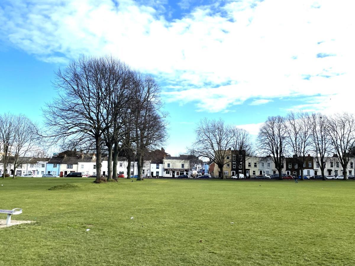 Supreme - 1 Bedroom Apart Sleeps 4 Short/Long Stay Gillingham  Exterior photo